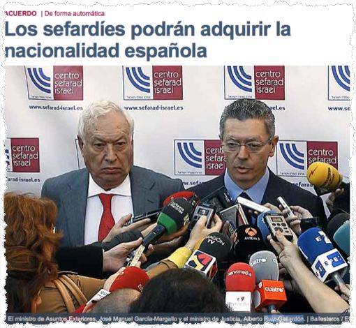 אלברטו רואיס-גאייארדון (Ruiz-Gallardón), שר המשפטים בממשלת הימין בספרד, מודיע על הכוונה לחזור ולאזרח את צאצאיהם של מגרושי ספרד. לצדו עומד שר החוץ חוסה מנואל גרסיה-מארגאיו (García-Margallo), מדריד, עשרים-ושניים בנובמבר 2012. (המקור: אתר הרשת של El Mundo הספרדי)